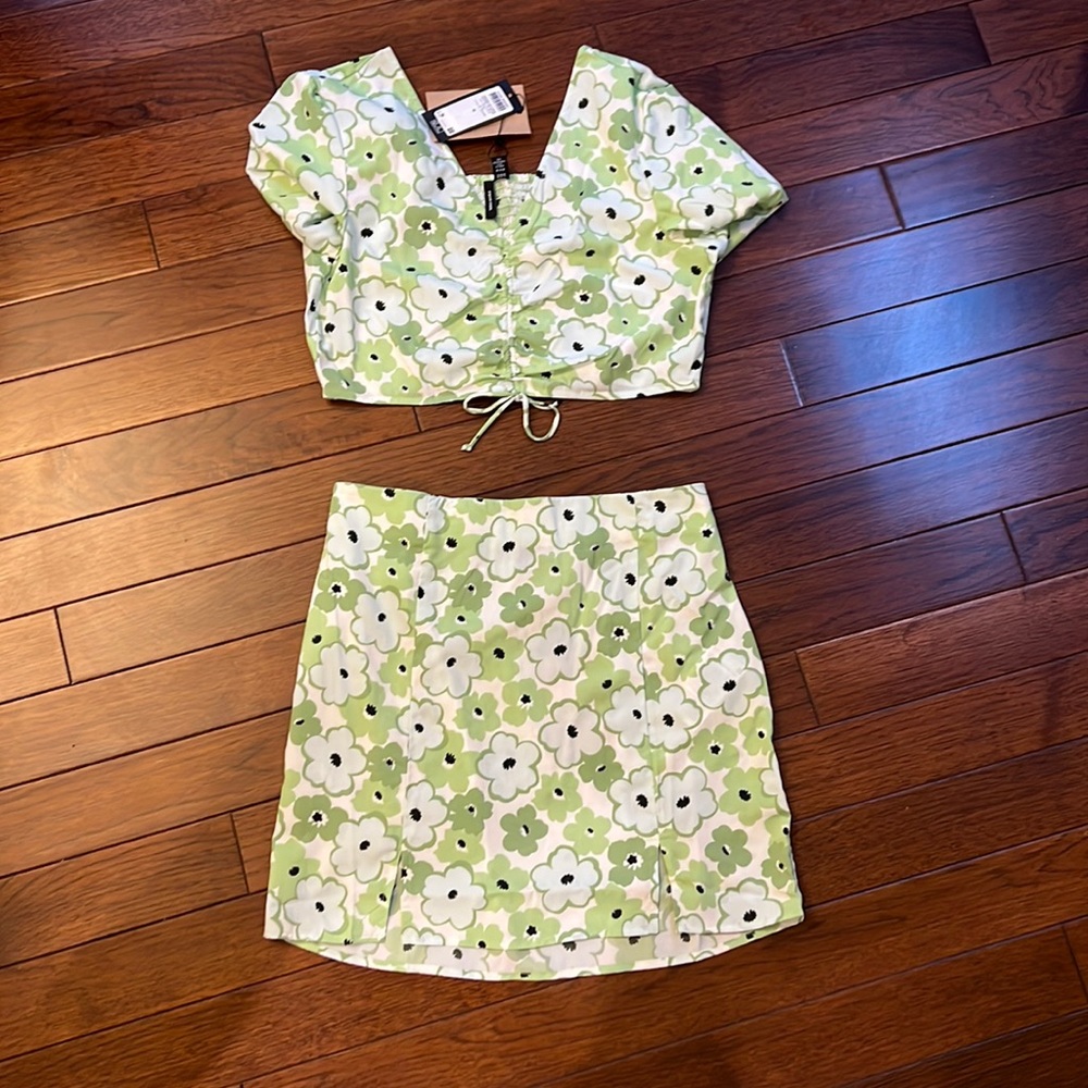 Summer set. Crop top and high waist skirt